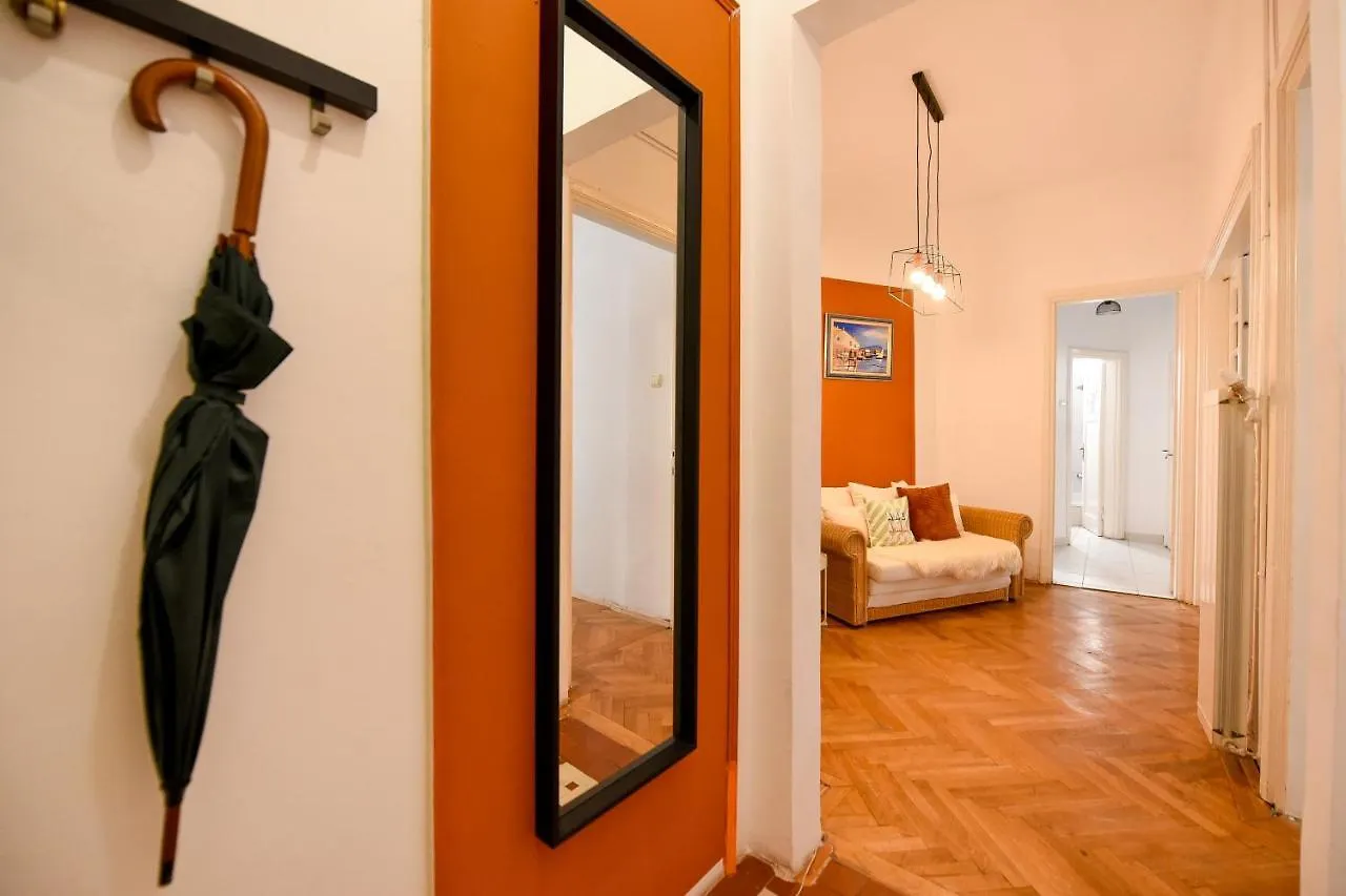 Golden Age - When Old Meets New Apartman Bukarest