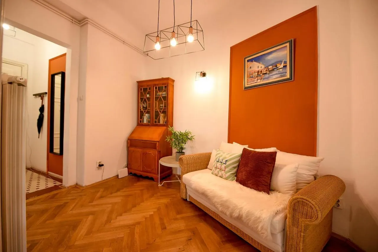 Golden Age - When Old Meets New Apartman Bukarest 0*,  Románia