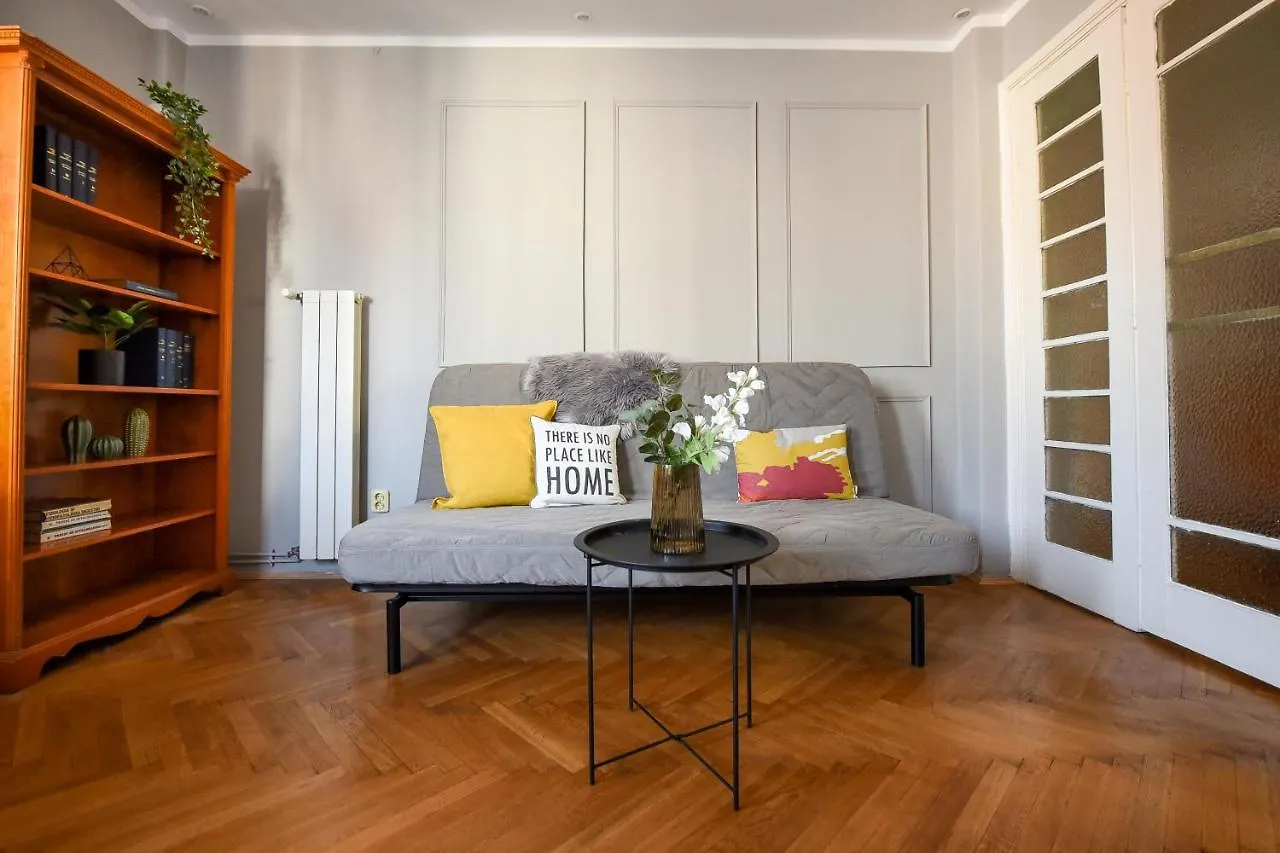 Golden Age - When Old Meets New Apartman Bukarest