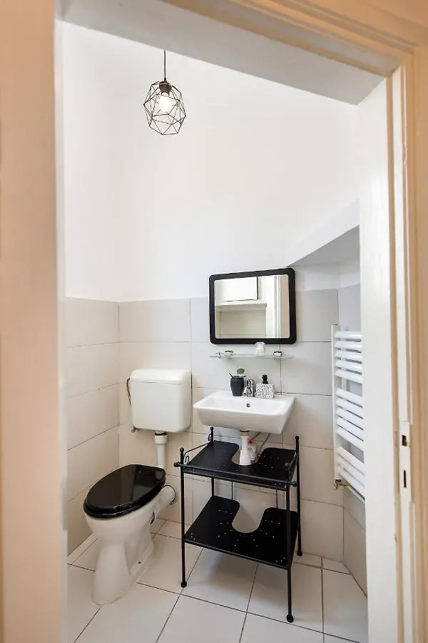 Golden Age - When Old Meets New Apartman Bukarest Románia