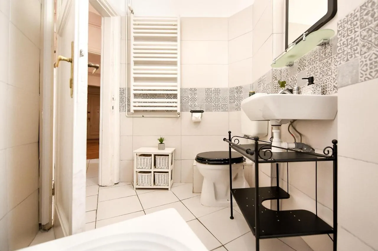 Golden Age - When Old Meets New Apartman Bukarest