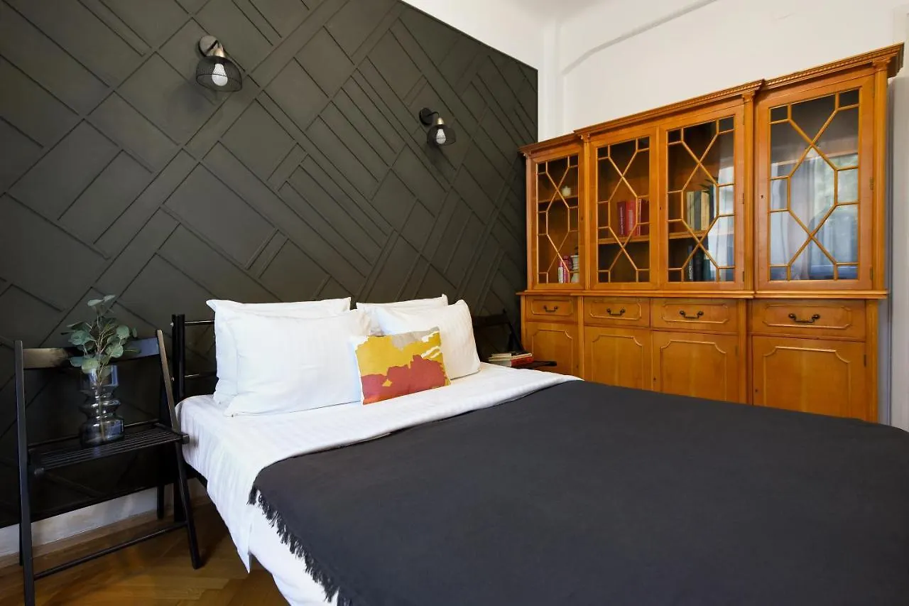 Golden Age - When Old Meets New Apartman Bukarest 0*,