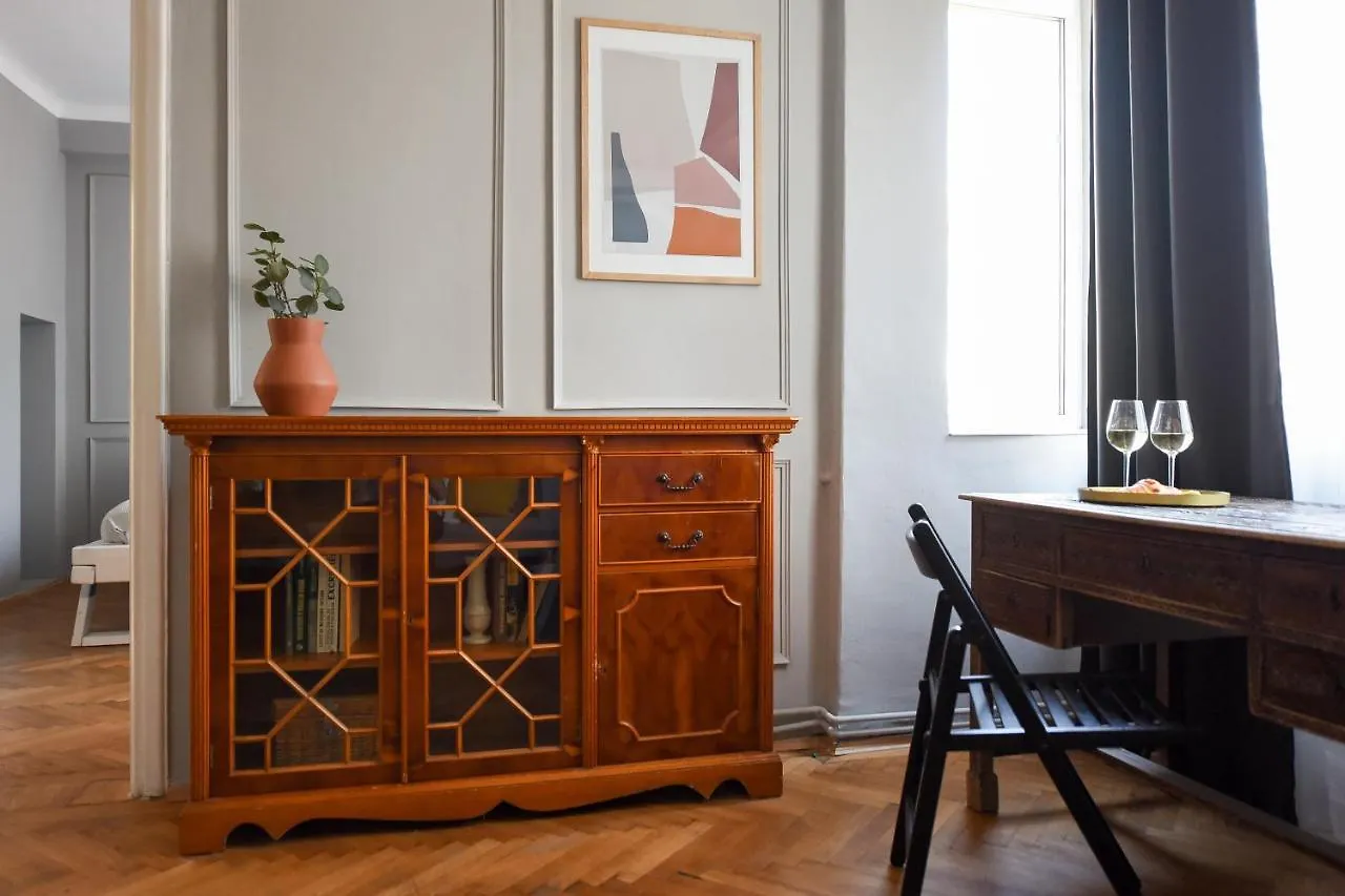 Golden Age - When Old Meets New Apartman Bukarest