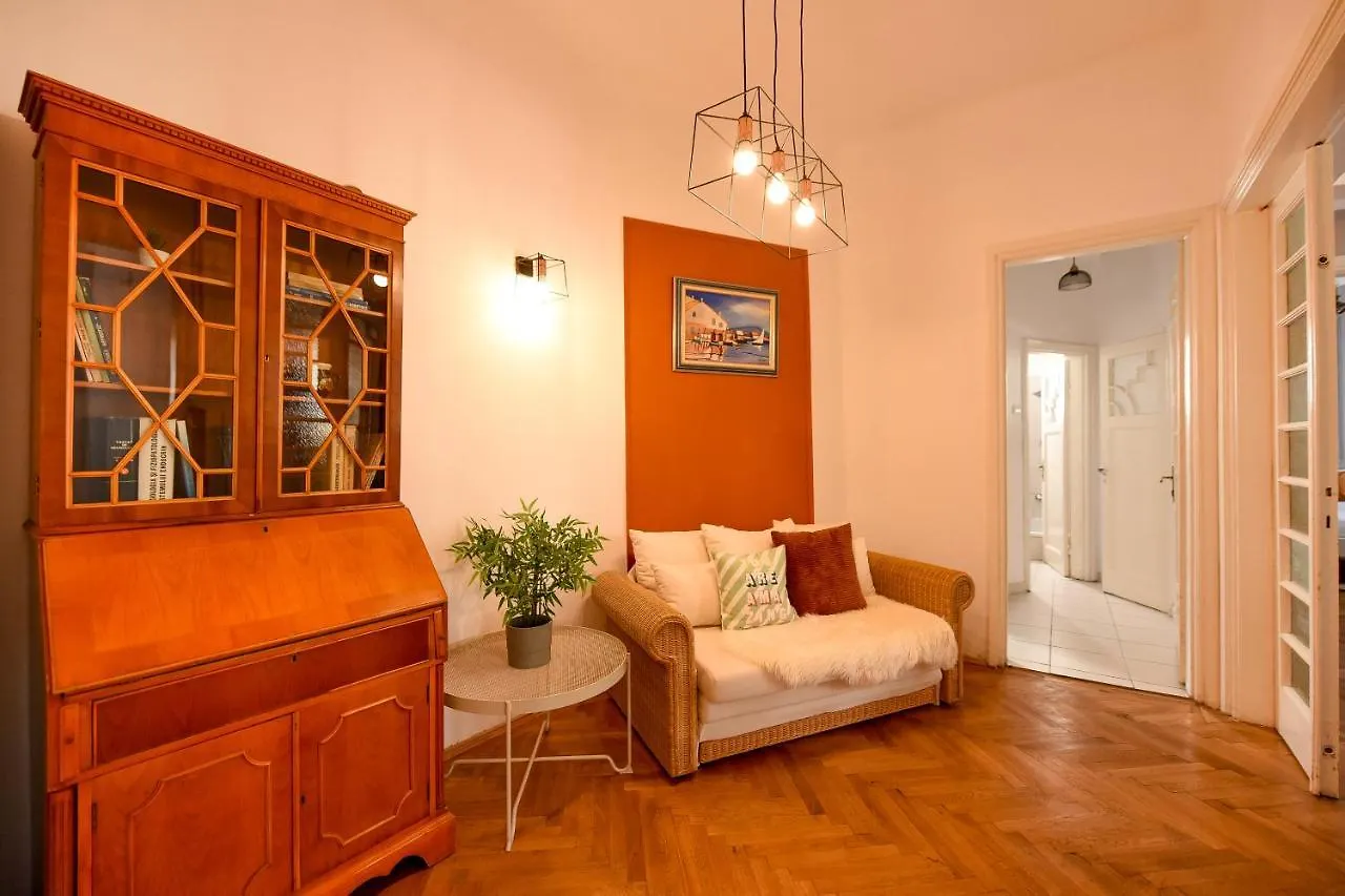 Contatti di Golden Age - When Old Meets New